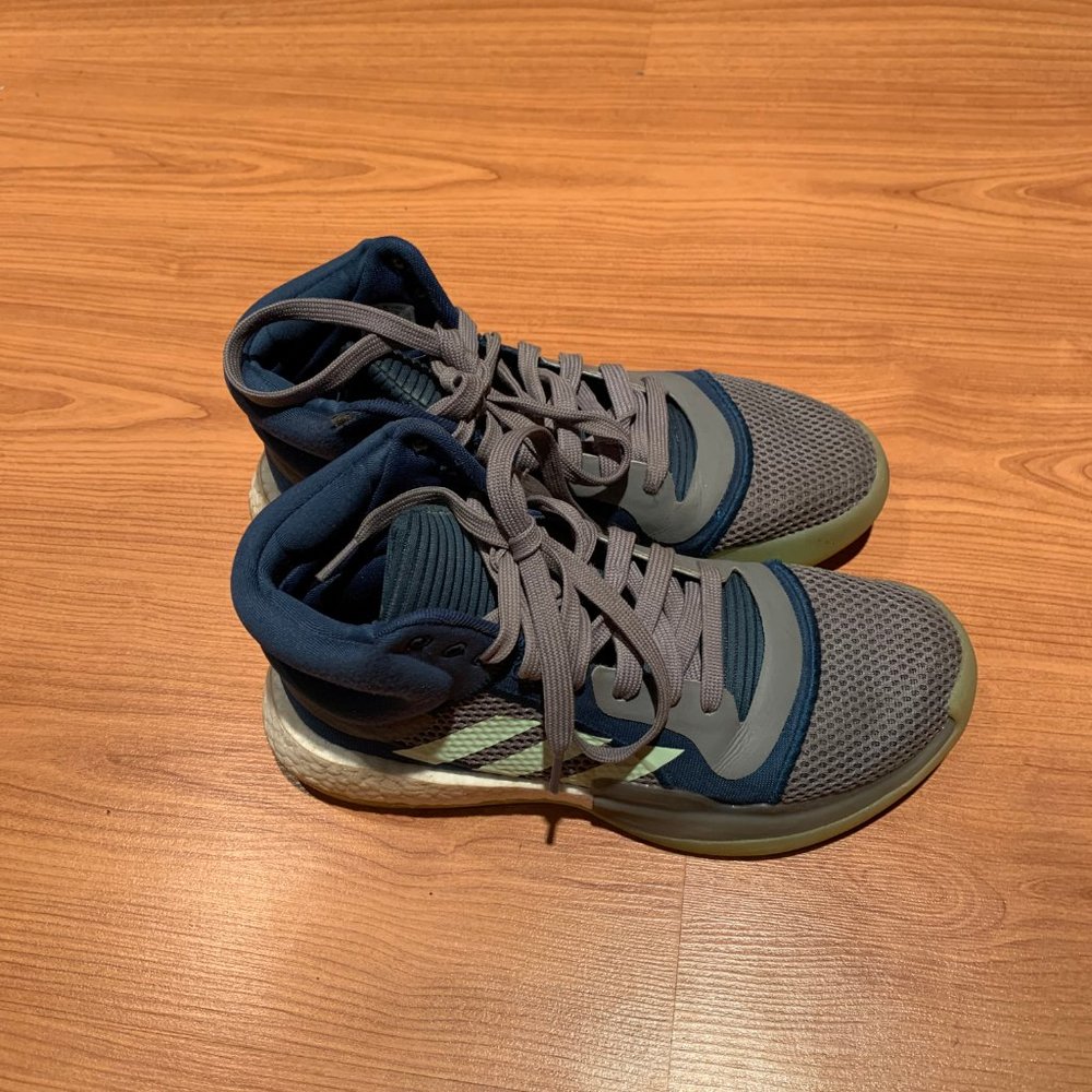 Adiddas Boys/Men Cushioned Hi-Top Sneakers - Size 8